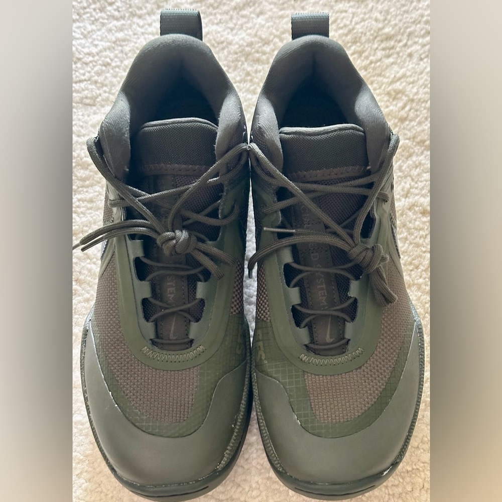 Nike Men’s React Carbon Elite Outdoor Shoes Green sz 10